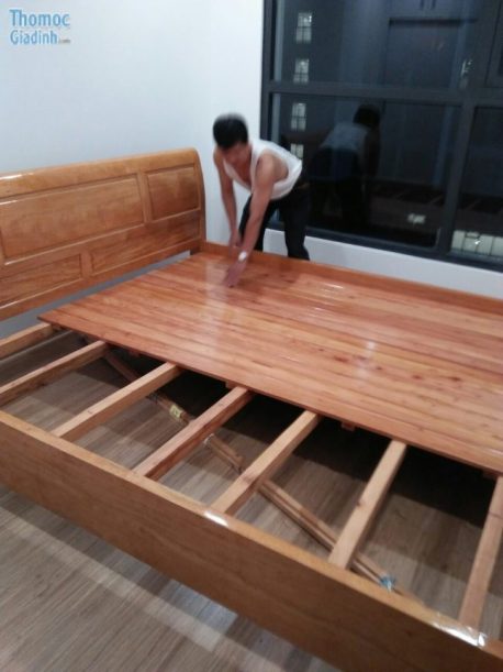tháo lắp giường gỗ tự nhiên