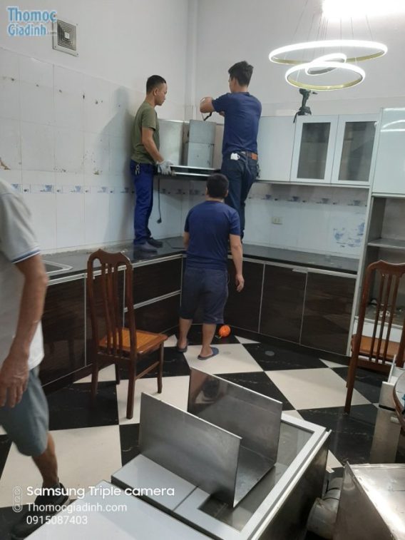Tháo dỡ tủ bếp cũ chở bỏ đi với đội thợ TRẺ KHỎE