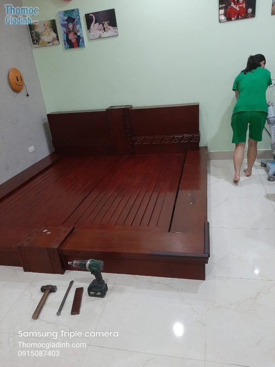 Đánh vecni giường gỗ tại Nguyễn Sơn quận Long Biên